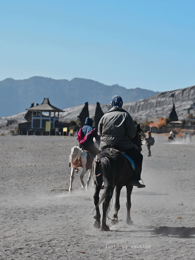 ก้าวเข้าสู้ความเคว้งคว้าง บนปากปล่องภูเขาไฟ Bromo