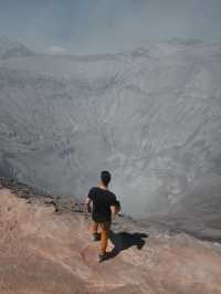 ก้าวเข้าสู้ความเคว้งคว้าง บนปากปล่องภูเขาไฟ Bromo