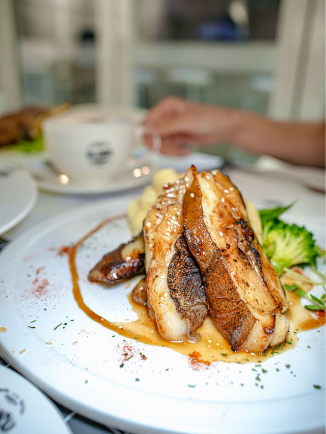 黑白Cafe成舞台，食飯打卡快過來
