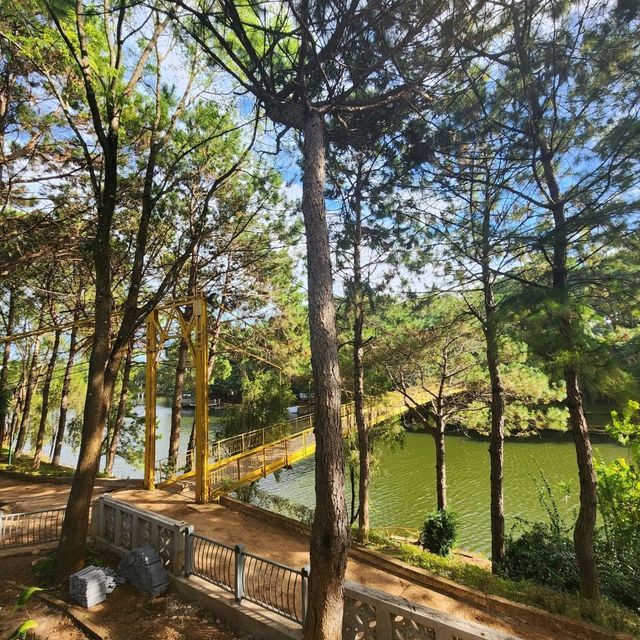 ทะเลสาป Dien Hong วิวยุโรป