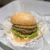 人氣本土Burger店．高質慢煮漢堡扒