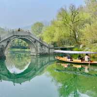 Jihong Bridge: Nature's Rainbow Gateway