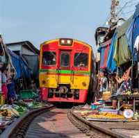 Unique Maeklong Railway Market 🇹🇭