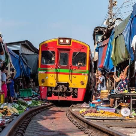 Unique Maeklong Railway Market 🇹🇭