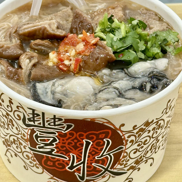 東區（老王記）大腸麵線.肉羹和滷大腸.非吃不可
