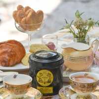 Afternoon tea with  Chuanpisamai house 
