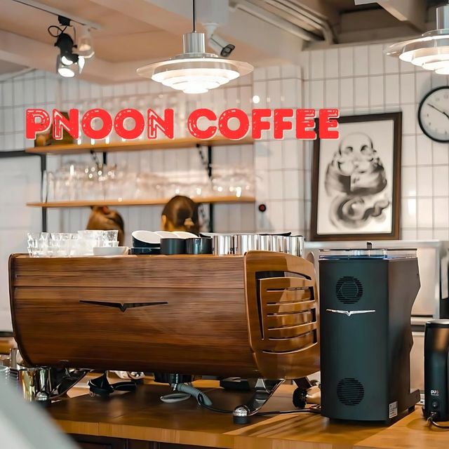🌭PNOON Coffee คาเฟ่บ้านไม้สีขาว