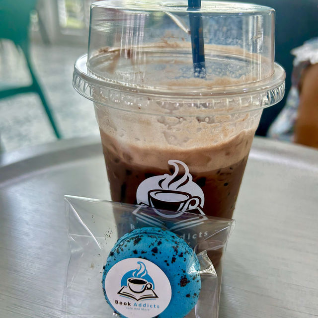 คาเฟ่ของผู้รักการอ่าน Book Addicts cafe and more
