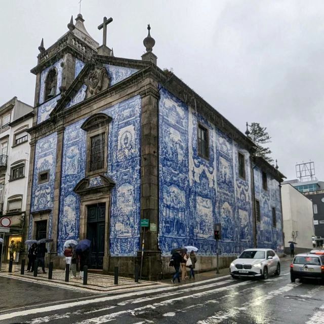 Holy Trinity Church：中世紀建築瑰寶，感受英國基督教歷史