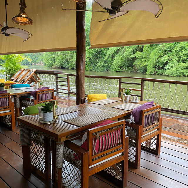【北碧府兩天一夜之旅】入住評價超高水上屋住宿，與附近景點