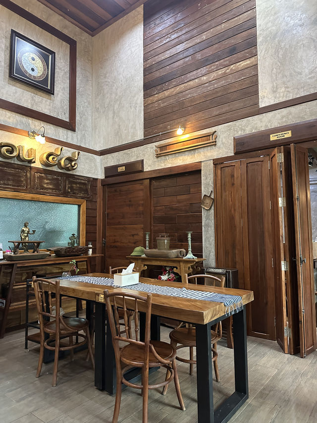 เฮือน๔๘ ร้านอาหารลับนครพนม รับรองแขก
