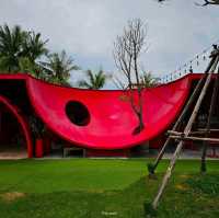 คาเฟ่สีแดง ริมหาดนาจอมเทียน พัทยา