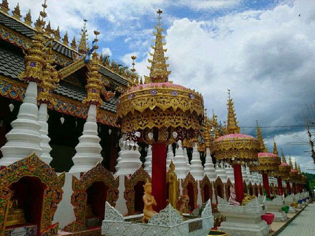 ดื่มด่ำกับความสวยงามของสถาปัตยกรรมล้านนา-ไทยใหญ่