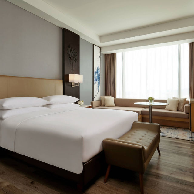 **Harbor Bay's Premier Retreat: Batam Marriott Hotel**