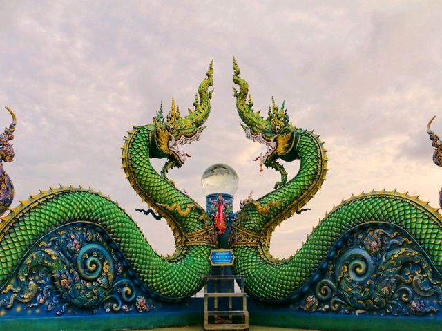 สักการะพระพุทธลีลา มณีนาคราช