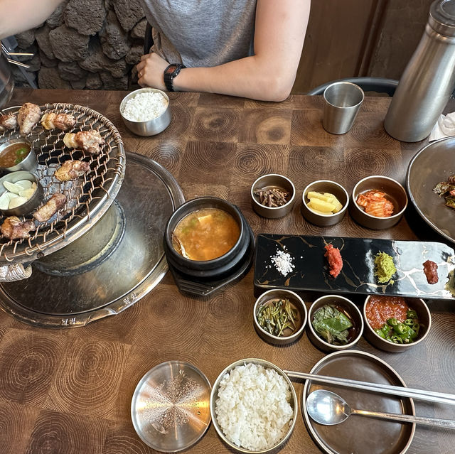 韓国/チェジュ島🍊日韓夫婦がオススメ🍊チェジュ島맛집黒豚焼肉🩵