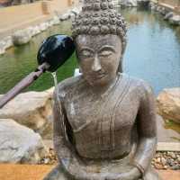 ไหว้พระขอพร รดน้ำมนต์สระน้ไศักดิ์สิทธิ์