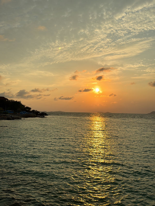 ชมพระอาทิตย์ตก ณ หาดเทียน