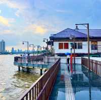 เดินเล่นเลียบสะพานแม่น้ำเจ้าพระยา