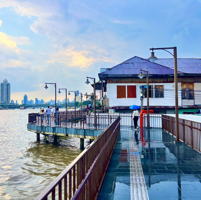 เดินเล่นเลียบสะพานแม่น้ำเจ้าพระยา