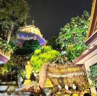 ลอยกระทงที่งานวัดภูเขาทอง 