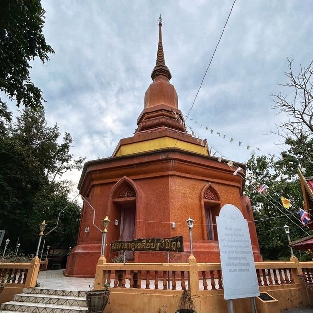 สักการะพระเจดีย์บนเขาพร้อมชมวิว 360 องศา