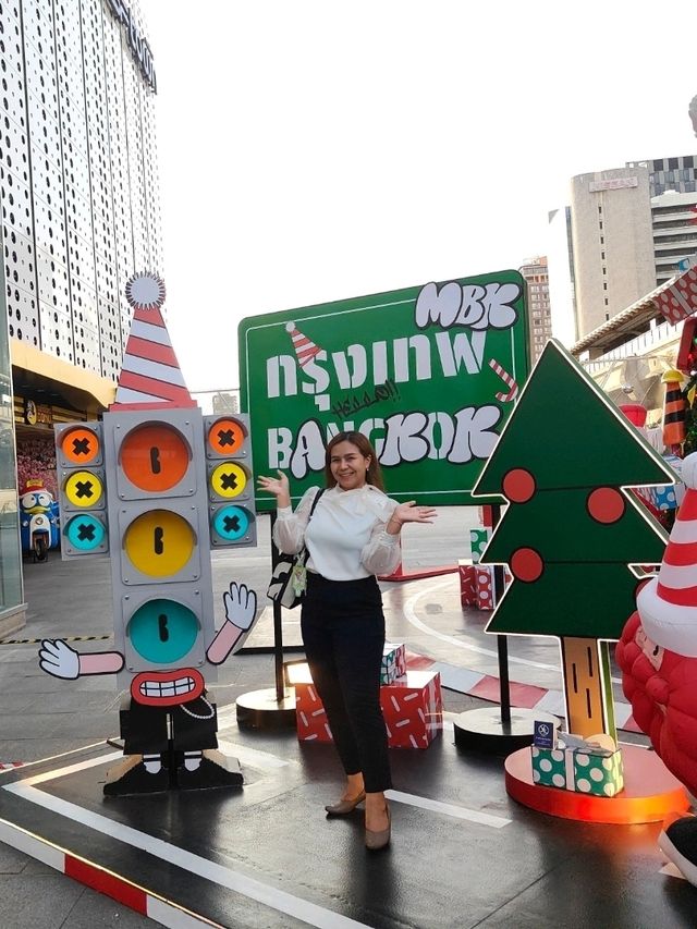 ชมต้นคริสมาสต์ที่ MBK