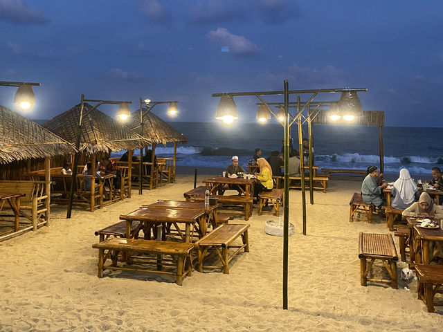 Talay sea ทะเลซี หาดบ้านทอน