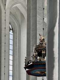 This church is a fine example of “basic but not boring”