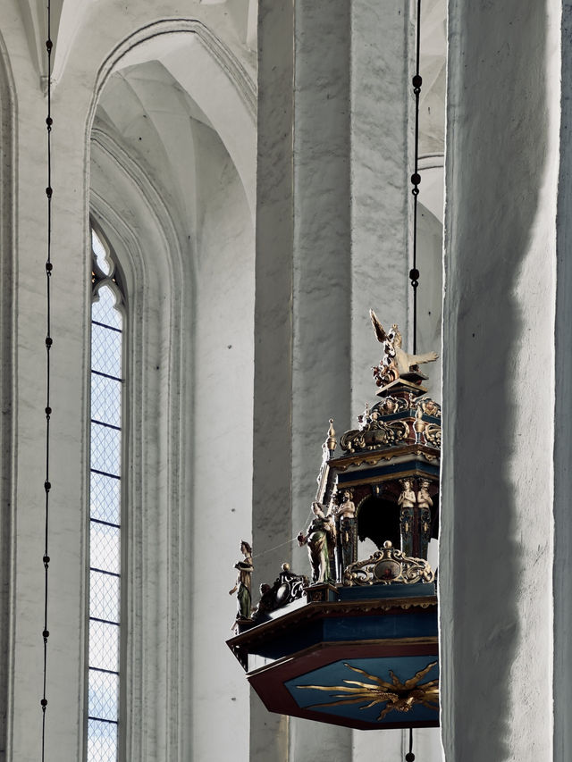 This church is a fine example of “basic but not boring”