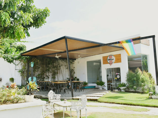 マクタン島でウクレレデビュー！UkeHub Cafe