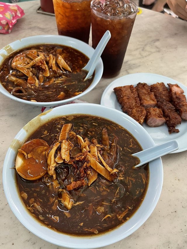 A Day in Penang 🏛️☕🍜 – Heritage Walks & Foodie Delights