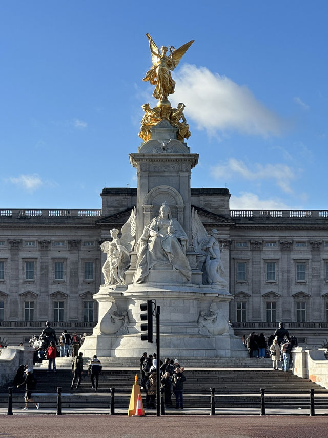 Buckingham Palace – A Glimpse Into Royal Majesty