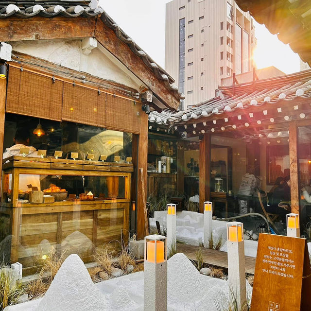 A Day in Ikseon-dong Hanok Village: Seoul’s Trendy Hidden Gem!
