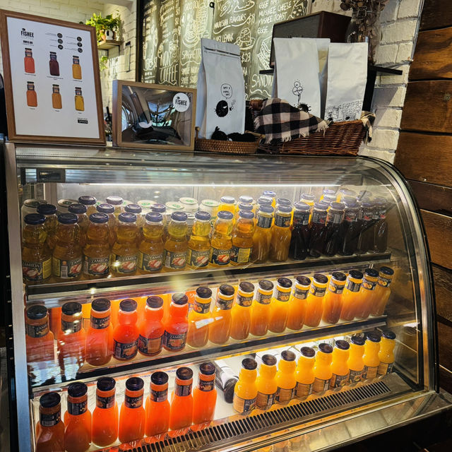 Hidden Jazz Haven: Fishee Coffee’s Soulful Nights