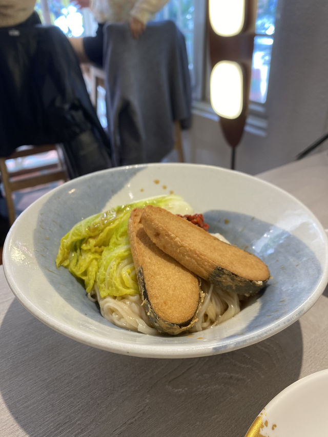 《新新生》——麻油香氣與鬼椒辣勁的完美碰撞