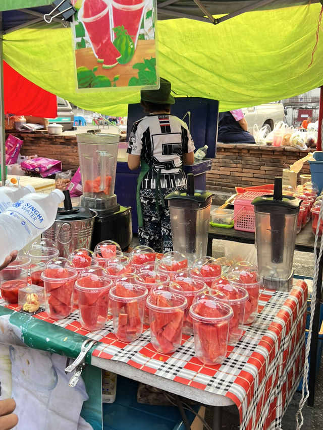 ถนนคนเดินลำพูนทำอะไรดี😍