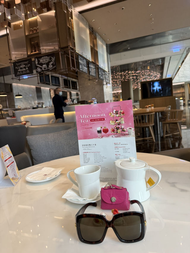 高雄萬豪酒店大堂咖啡廳的草莓套餐下午茶.色香味俱全.美味可口值得推薦大家