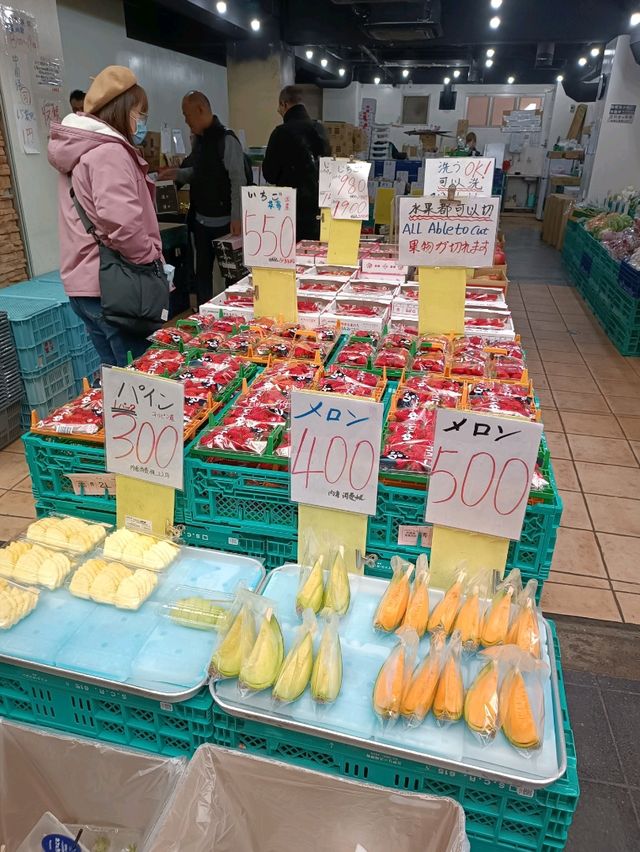 必到黑門市場食刺身