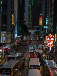 ローカルな光が灯る「香港の夜の裏通りスナップ