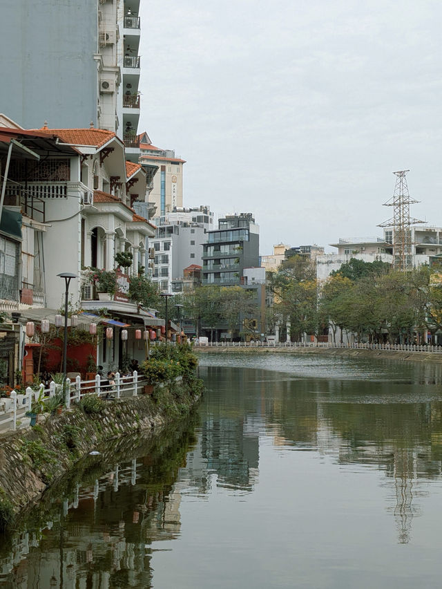 🇻🇳 Hanoi: A City Where Chaos Is an Art Form 🌆🏍  