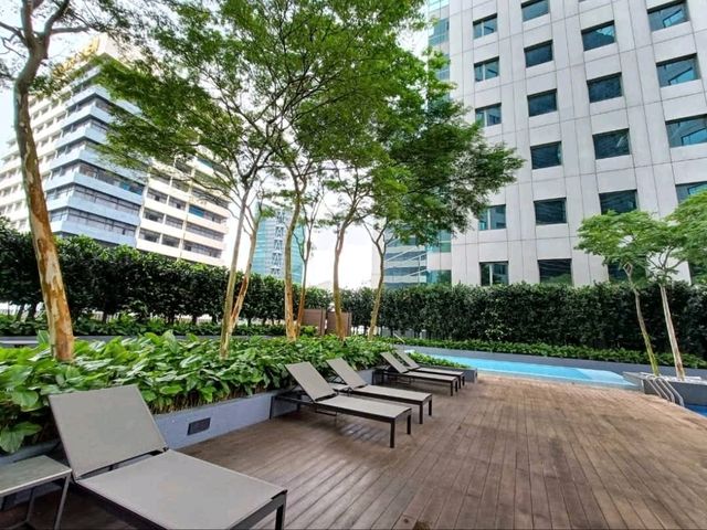 "DoubleTree JB: Where Luxury Meets Warm Hospitality in the Heart of the City"
