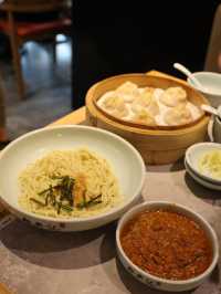 上海裕興記餐廳:蟹黃美味的極致體驗 🦀🍜