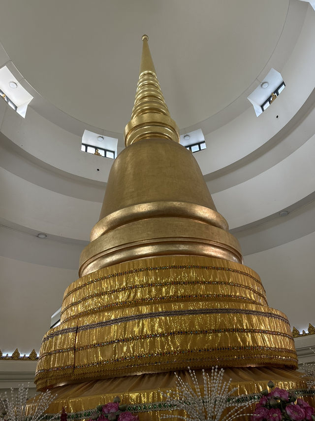 เข้าวัด ไหว้พระเจดีย์ศรีมหาธาตุ!🍀