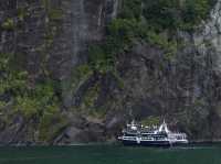 紐西蘭南島｜Milford Sound｜雨神眷顧的世界遺產，細雨中的壯麗峽灣