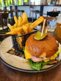 🇦🇺 Experience Relaxed Dining in Aspley, Queensland, Australia