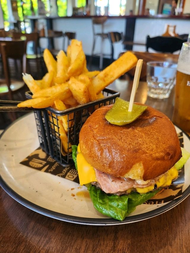 🇦🇺 Experience Relaxed Dining in Aspley, Queensland, Australia
