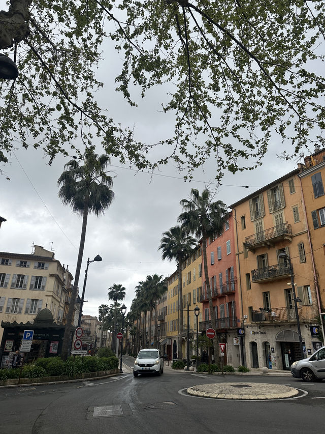 กราซ (Grasse) เมืองน้ำหอม