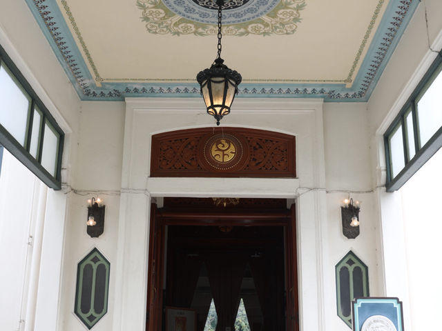 曼谷| 穿越100年喝下午茶 這家曼谷宮殿咖啡廳超美超神聖，Café Narasingh但請記得：只能付現金！