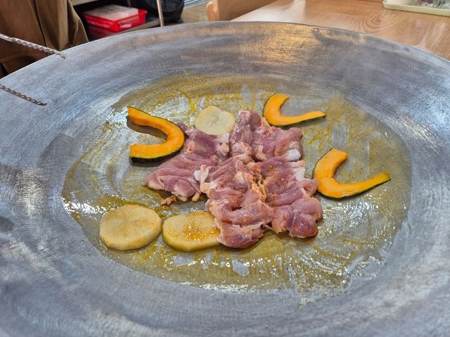 국물에 끓여먹는 물닭갈비 맛집